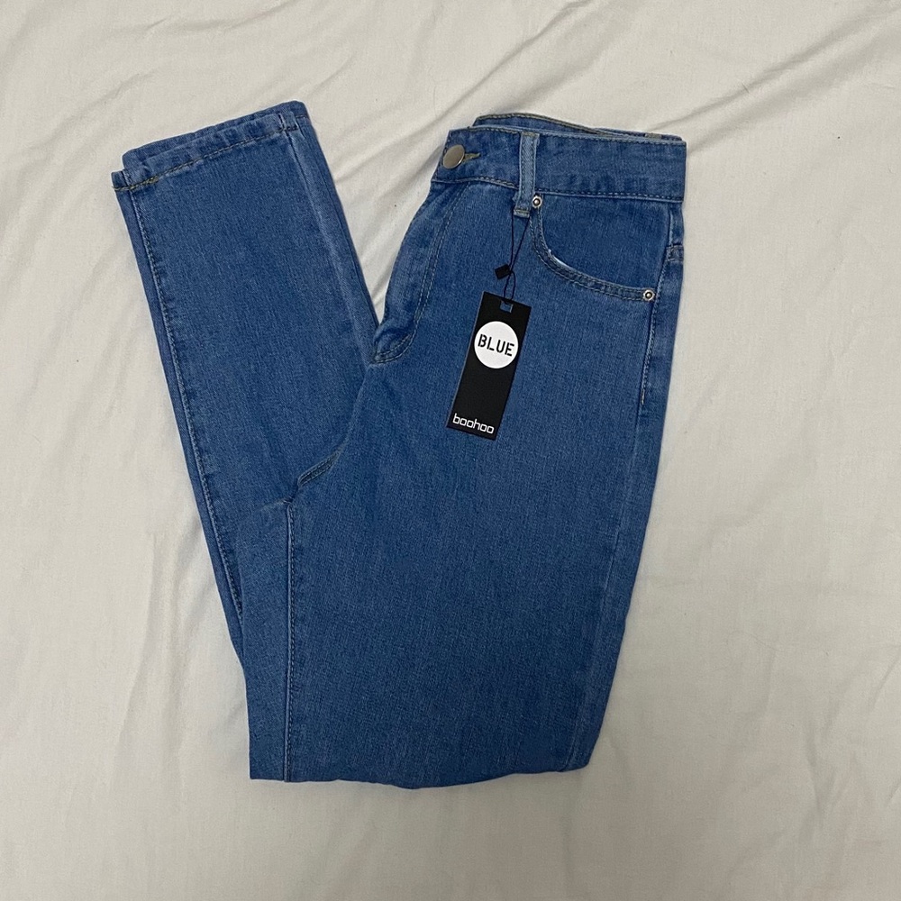 Boohoo high Waisted Distressed Mom Jeans